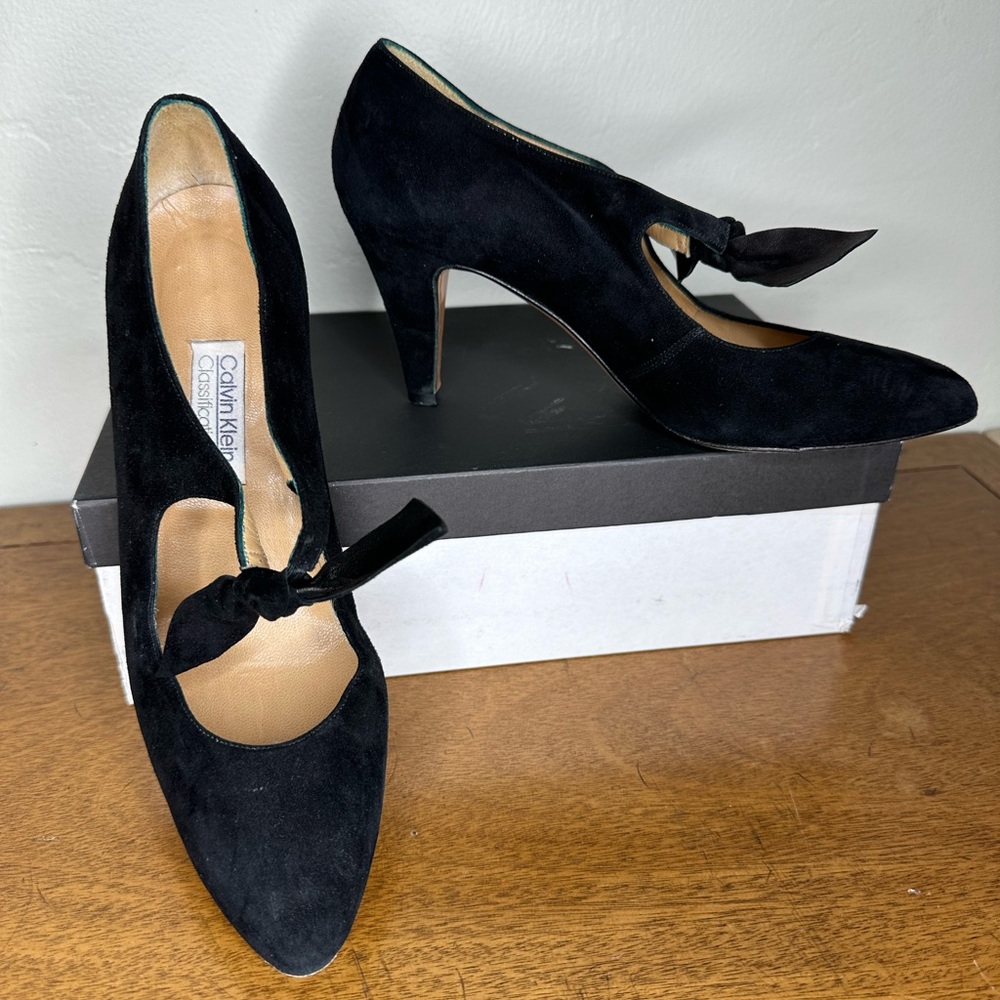 Vintage Calvin Klein 7.5 M - Black Suede Heels